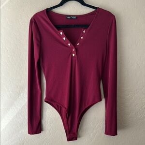 SHEIN • burgundy henley long sleeve bodysuit